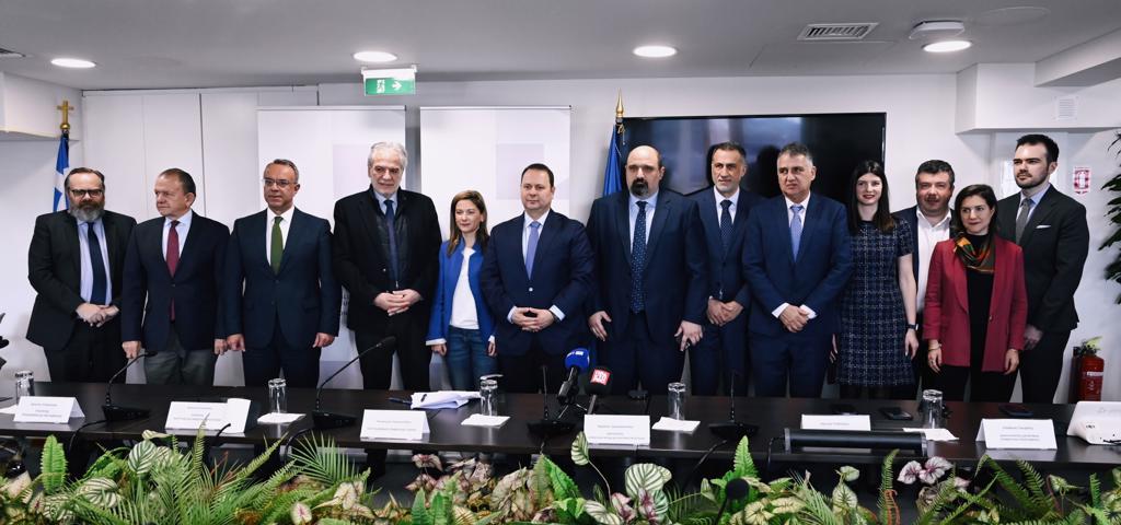 Υπεγράφη η σύμβαση ύψους €9,5 εκατ. για την αποκατάσταση του Λιμένα Βόλου  Υπεγράφη η σύμβαση ύψους €9,5 εκατ. για την αποκατάσταση του Λιμένα Βόλου